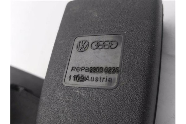 Recambio de juego cinturones trasero para volkswagen golf iv berlina (1j1) referencia OEM IAM 1J6857806B 1J6857805B 