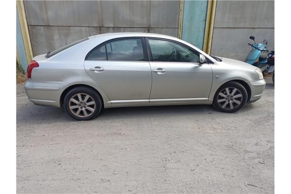 toyota avensis berlina (t25) del año 2003