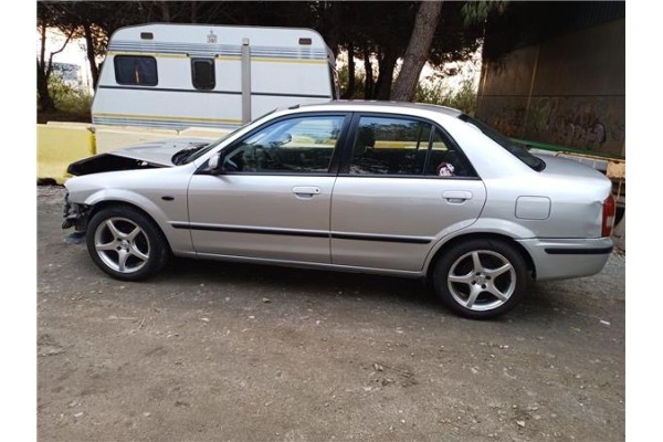 mazda 323 f/s berlina (bj) del año 2000