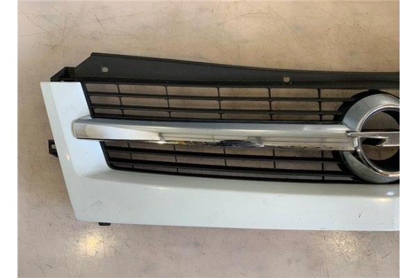 Recambio de rejilla paragolpes delantero para opel movano furgón/combi 2.5 combi corto l1h1 2.8t referencia OEM IAM 93179468  