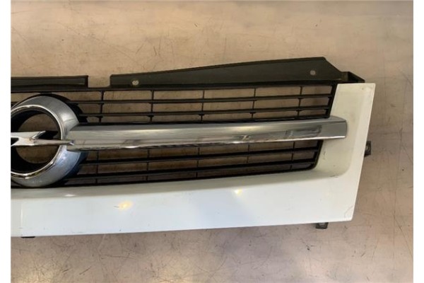 Recambio de rejilla paragolpes delantero para opel movano furgón/combi 2.5 combi corto l1h1 2.8t referencia OEM IAM 93179468  