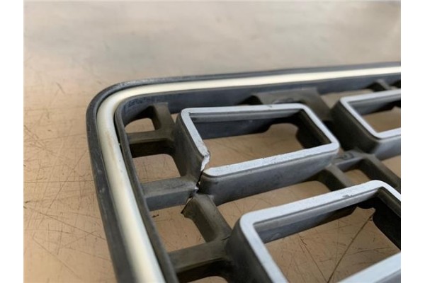 Recambio de rejilla capo para seat 127 (127a) 0.9 referencia OEM IAM HB53011006  