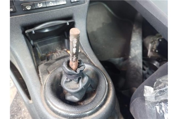 Recambio de palanca de cambio para citroen c4 berlina 1.6 collection referencia OEM IAM 2400GX  