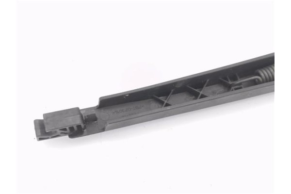 Recambio de brazo limpiaparabrisas trasero para mazda 5 2.0 referencia OEM IAM C23567421A  