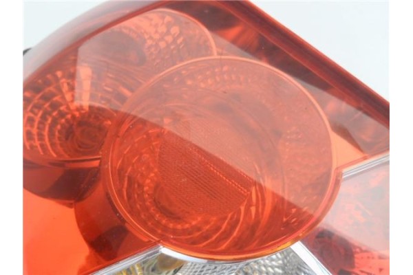 Recambio de piloto trasero izquierdo para chevrolet kalos 1.2 se referencia OEM IAM 300266L  