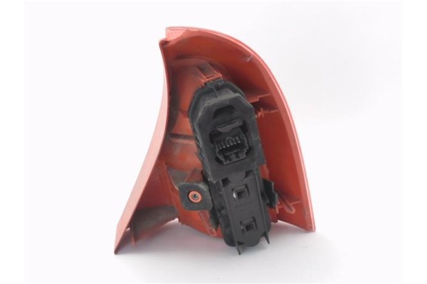 Recambio de piloto trasero izquierdo para renault clio ii (xbo) 1.4 75cv referencia OEM IAM 7700410515  