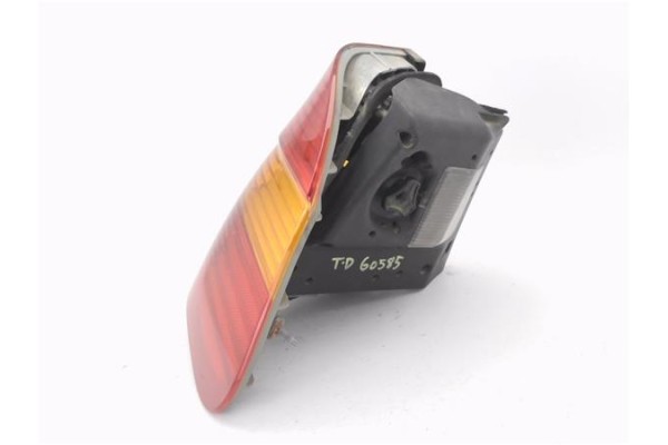 Recambio de piloto trasero derecho para bmw serie 3 berlina (e46) 2.0 320d referencia OEM IAM 63218383100  