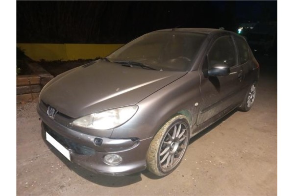 peugeot 206 berlina (1998) del año 