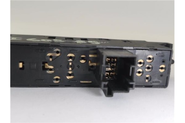 Recambio de mando elevalunas delantero izquierdo para bmw serie 3 berlina (e46) 2.0 320d referencia OEM IAM 6902184  