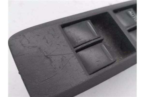 Recambio de mando elevalunas delantero izquierdo para nissan primera berlina (p12) 1.9 dci referencia OEM IAM 25401AV640 C8DD702