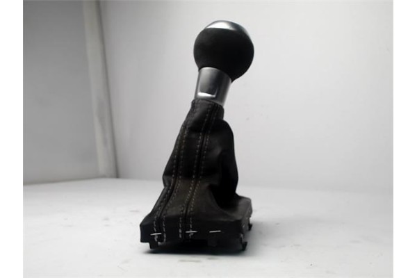 Recambio de pomo palanca cambio para audi rs3 sportback (8vf) 2.5 tfsi quattro referencia OEM IAM 8V1713139  