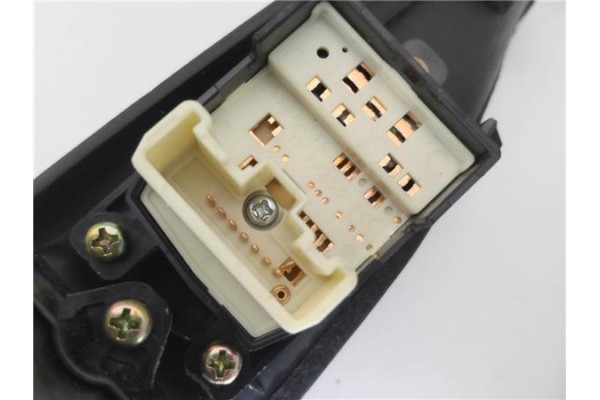 Recambio de mando elevalunas delantero izquierdo para mazda 6 berlina (gg) 2.3 sportive (4-ptas.) referencia OEM IAM GJ6A684L6  