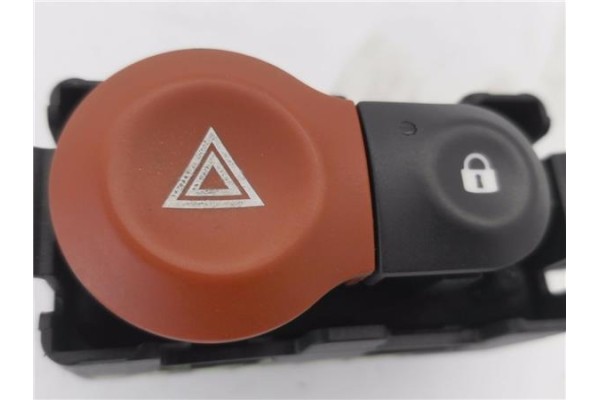 Recambio de interruptor luces emergencia para renault clio iii 1.5 dci (c/br1g) referencia OEM IAM 8200214896A 88300000 