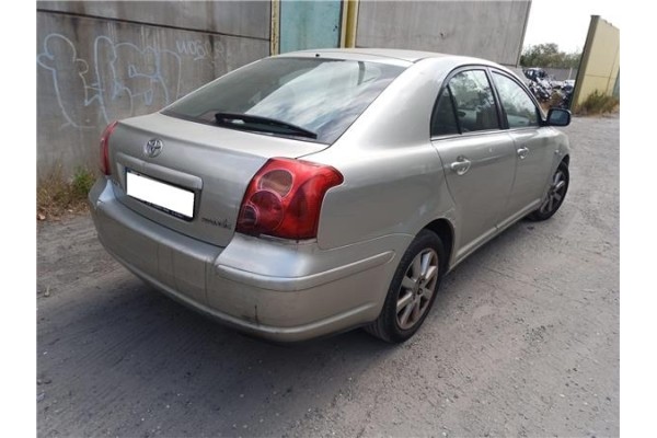 toyota avensis berlina (t25) del año 2003