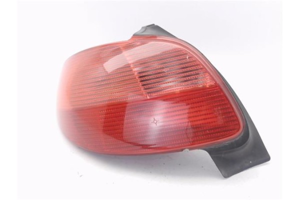 Recambio de piloto trasero izquierdo para peugeot 206 2.0 hdi 90 referencia OEM IAM E27203  