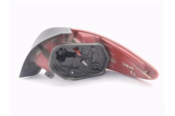 Recambio de piloto trasero izquierdo para peugeot 206 2.0 hdi 90 referencia OEM IAM E27203  