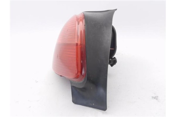 Recambio de piloto trasero izquierdo para peugeot 206 2.0 hdi 90 referencia OEM IAM E27203  