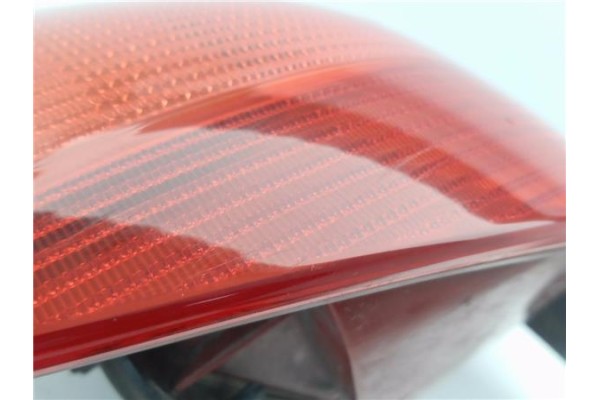 Recambio de piloto trasero izquierdo para peugeot 206 2.0 hdi 90 referencia OEM IAM E27203  