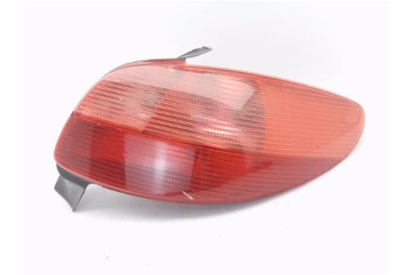Recambio de piloto trasero derecho para peugeot 206 2.0 hdi 90 referencia OEM IAM E27203  
