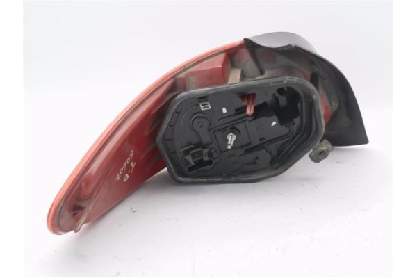 Recambio de piloto trasero derecho para peugeot 206 2.0 hdi 90 referencia OEM IAM E27203  