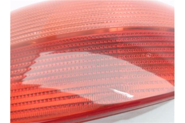 Recambio de piloto trasero derecho para peugeot 206 2.0 hdi 90 referencia OEM IAM E27203  