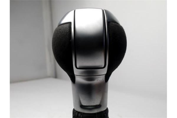 Recambio de pomo palanca cambio para audi rs3 sportback (8vf) 2.5 tfsi quattro referencia OEM IAM 8V1713139  