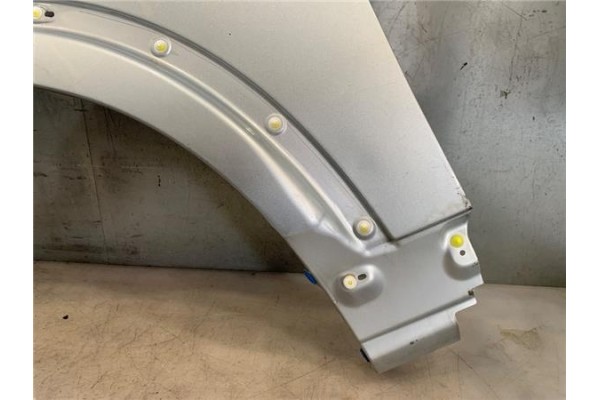 Recambio de aleta delantero izquierda para land rover discovery 2.7 td referencia OEM IAM   