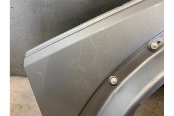 Recambio de aleta delantero izquierda para land rover discovery 2.7 td referencia OEM IAM   