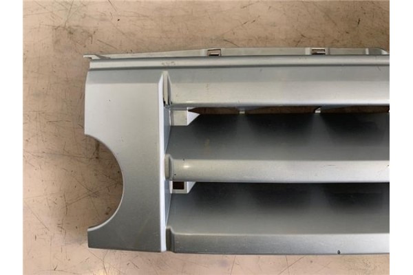 Recambio de rejilla paragolpes delantero para land rover discovery 2.7 td referencia OEM IAM   