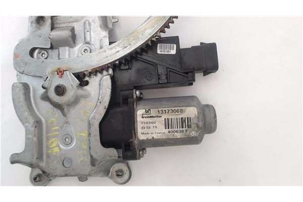 Recambio de mecanismo elevalunas delantero izquierdo para opel combo (corsa c) 1.3 cdti 16v referencia OEM IAM 13173068  