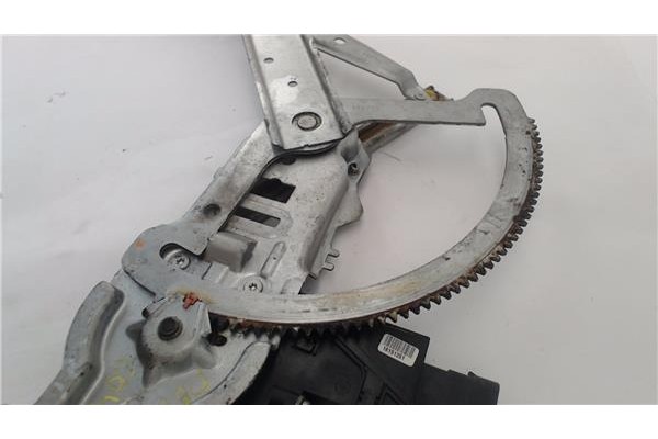 Recambio de mecanismo elevalunas delantero izquierdo para opel combo (corsa c) 1.3 cdti 16v referencia OEM IAM 13173068  