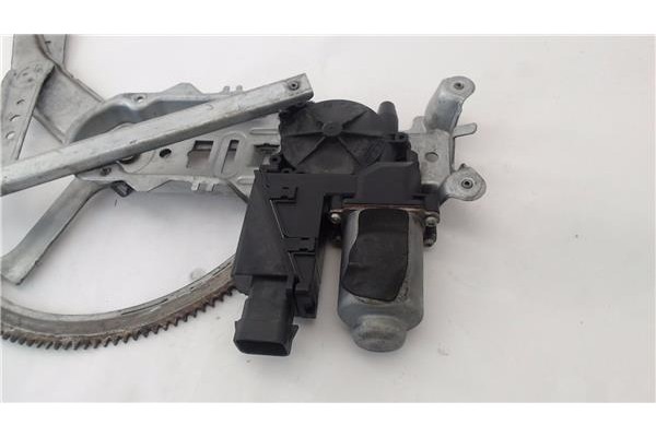 Recambio de mecanismo elevalunas delantero izquierdo para opel combo (corsa c) 1.3 cdti 16v referencia OEM IAM 13173068  