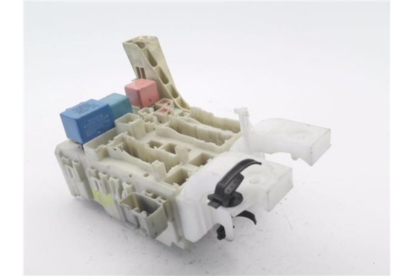 Recambio de caja reles para toyota yaris (ksp9/scp9/nlp9) 1.3 vvt-i referencia OEM IAM 8273052700 8G021960 