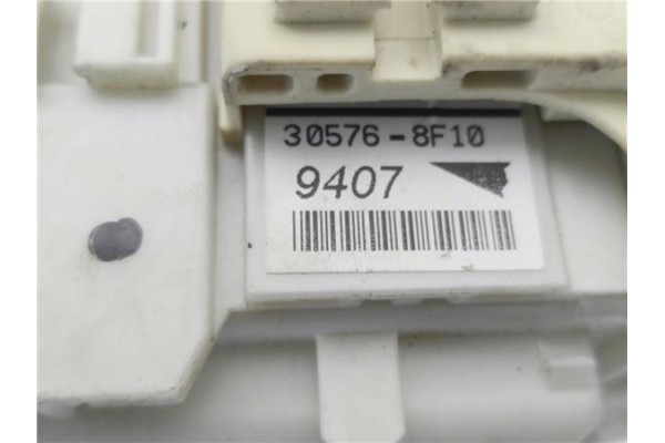 Recambio de caja reles para toyota yaris (ksp9/scp9/nlp9) 1.3 vvt-i referencia OEM IAM 8273052700 8G021960 