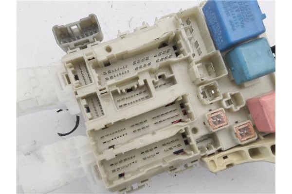 Recambio de caja reles para toyota yaris (ksp9/scp9/nlp9) 1.3 vvt-i referencia OEM IAM 8273052700 8G021960 