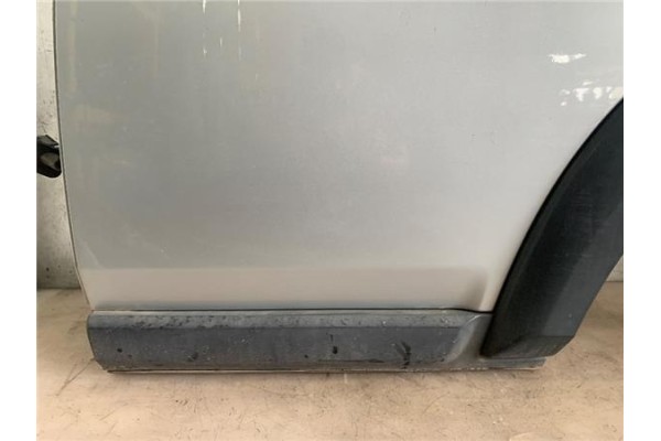 Recambio de puerta trasero izquierda para land rover discovery 2.7 td referencia OEM IAM   