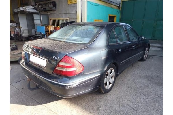 mercedes-benz clase e (bm 211) berlina del año 2004