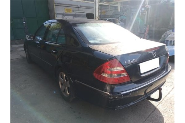 mercedes-benz clase e (bm 211) berlina del año 2004