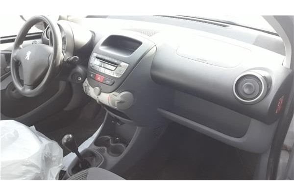 peugeot 107 del año 2006