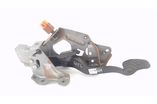 Recambio de pedal embrague para nissan qashqai ii (j11e) 1.2 n-connecta referencia OEM IAM 465038803RB  