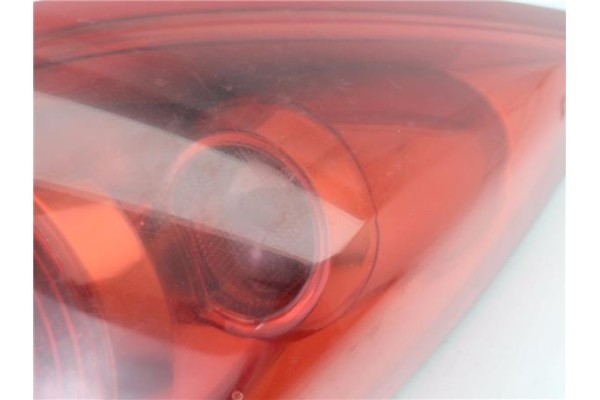 Recambio de piloto trasero derecho para nissan primera berlina (p12) 1.9 dci referencia OEM IAM 26550AU210  