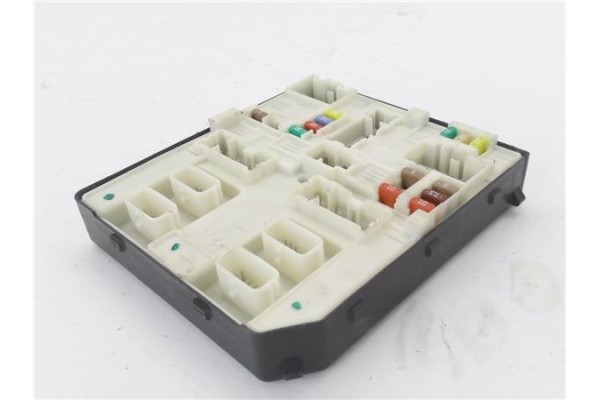 Recambio de caja fusibles/rele para renault master iii combi 2.3 l2h2 3,5t referencia OEM IAM 284B64474R 519542F06 