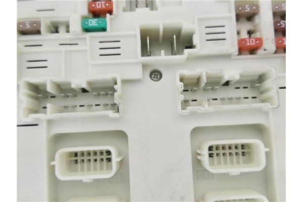 Recambio de caja fusibles/rele para renault master iii combi 2.3 l2h2 3,5t referencia OEM IAM 284B64474R 519542F06 