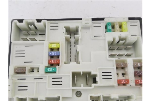 Recambio de caja fusibles/rele para renault master iii combi 2.3 l2h2 3,5t referencia OEM IAM 284B64474R 519542F06 