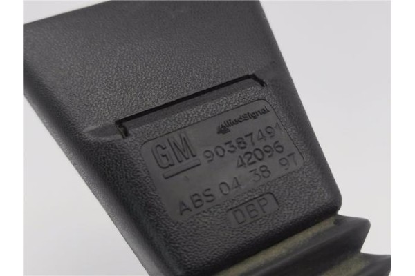 Recambio de anclaje cinturon delantero izquierdo para opel corsa b 1.4 i referencia OEM IAM 90387491  