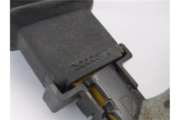Recambio de anclaje cinturon delantero derecho para opel corsa b 1.4 i referencia OEM IAM 90387492  