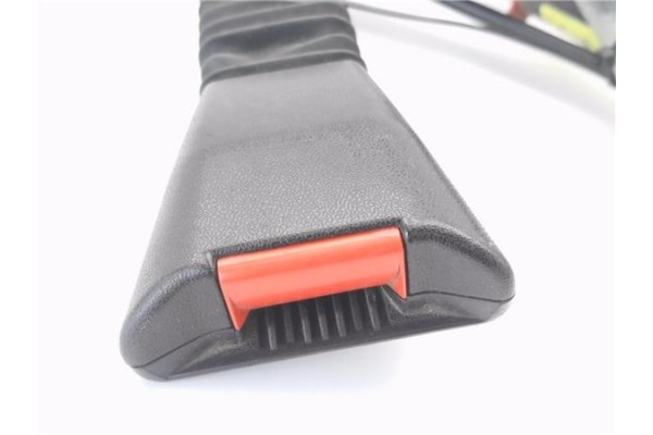Recambio de anclaje cinturon delantero derecho para opel corsa b 1.4 i referencia OEM IAM 90387492  