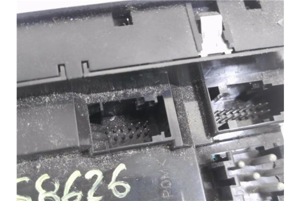 Recambio de mando elevalunas delantero izquierdo para bmw serie 5 berlina (e39) 3.0 530i referencia OEM IAM 6904306  