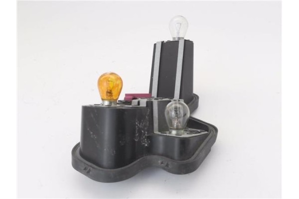Recambio de portalampara piloto trasero dcho para renault megane iii coupe 1.5 bose edition referencia OEM IAM 89076124  