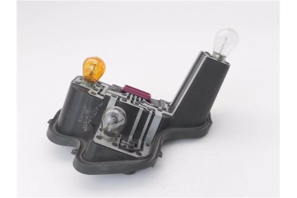 Recambio de portalampara piloto trasero dcho para renault megane iii coupe 1.5 bose edition referencia OEM IAM 89076124  
